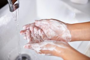 چگونه از پوست دست خود در مقابل شستشوی مداوم محافظت کنیم؟